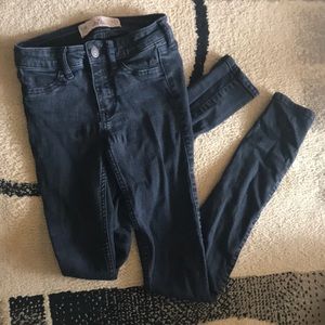 black hollister skinny jeans